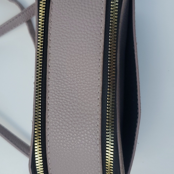 Kedzie Muave Pop Modernist Vegan Leather Crossbody Shoulder Compact Camera Shape - Picture 6 of 12